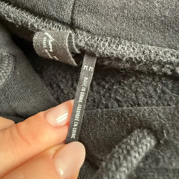 Urban Outfitters Black Cropped Sweatshirt - Picture 7 of 10